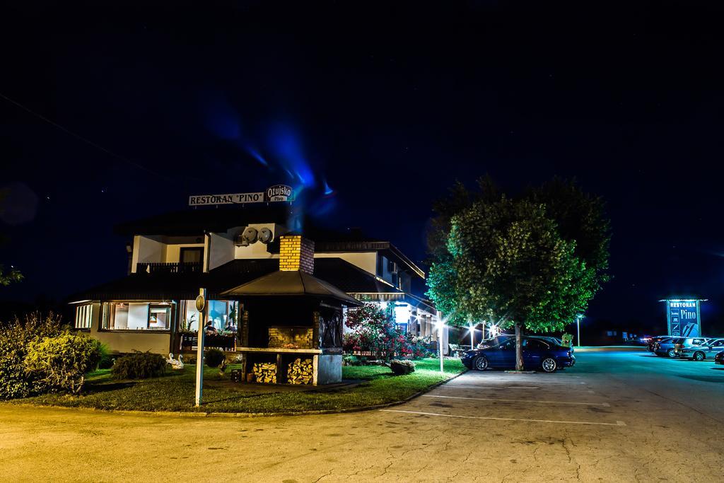 Restaurant Rooms Pino スルニュ エクステリア 写真