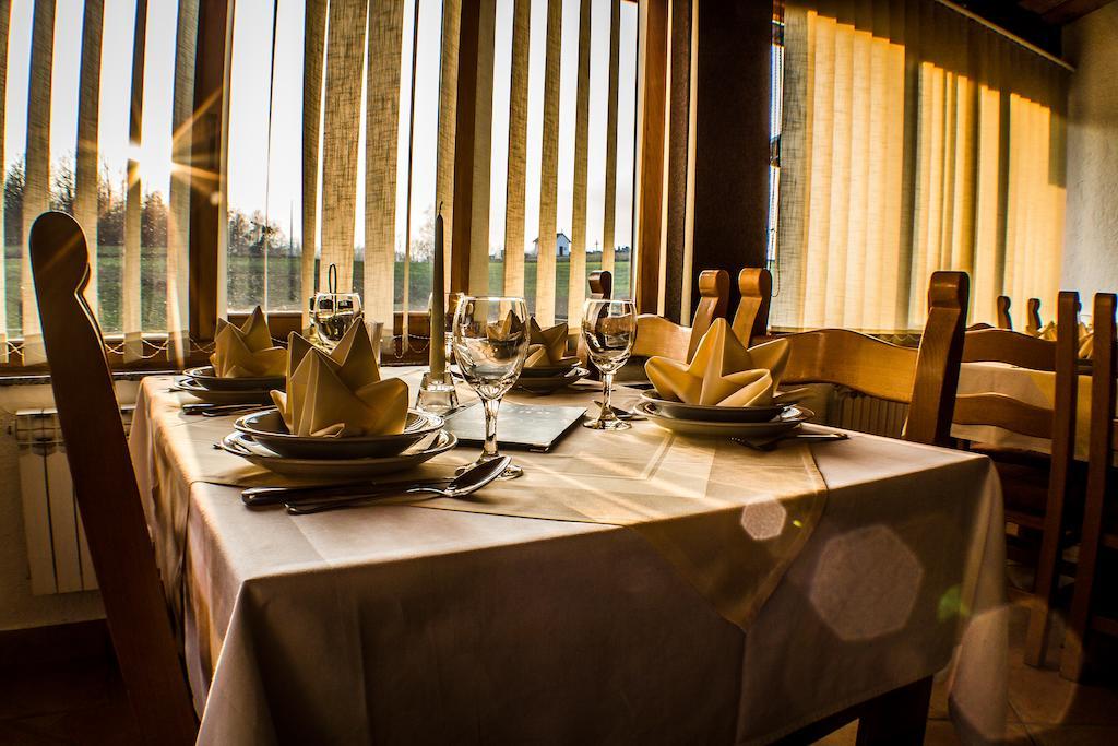 Restaurant Rooms Pino スルニュ エクステリア 写真